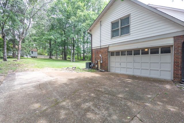 8672 CEDAR FARMS DR, Memphis, TN 38016