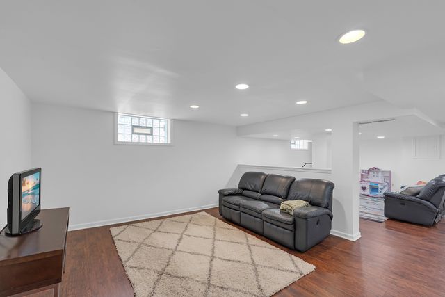 9150 S Hoyne Avenue, Chicago, IL 60643