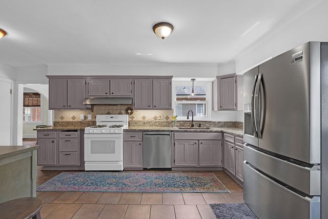 9150 S Hoyne Avenue, Chicago, IL 60643