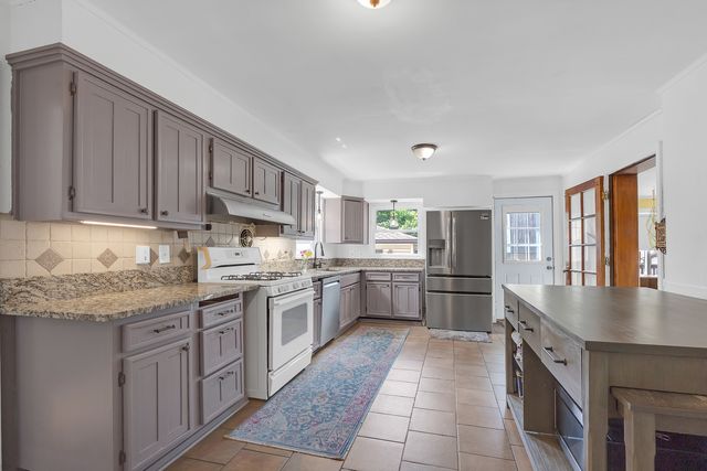 9150 S Hoyne Avenue, Chicago, IL 60643