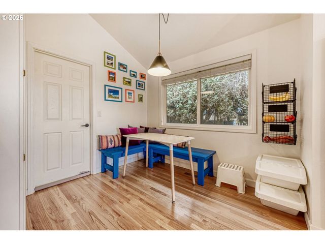 1175 Sw CHASTAIN Dr, Gresham, OR 97080