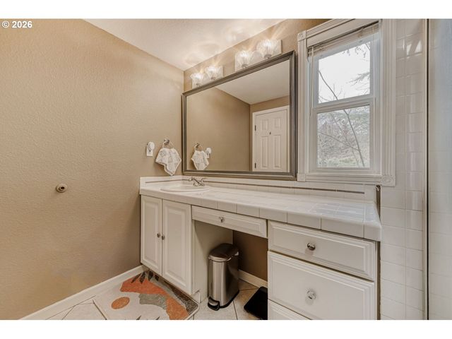 1175 Sw CHASTAIN Dr, Gresham, OR 97080