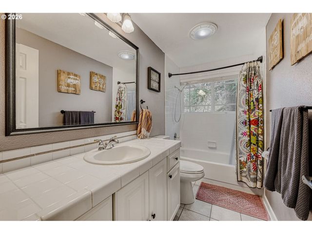 1175 Sw CHASTAIN Dr, Gresham, OR 97080