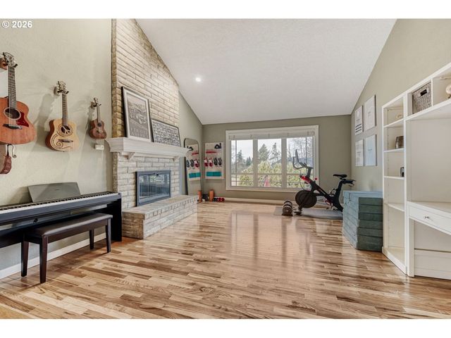 1175 Sw CHASTAIN Dr, Gresham, OR 97080