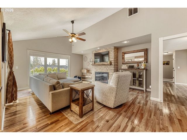 1175 Sw CHASTAIN Dr, Gresham, OR 97080