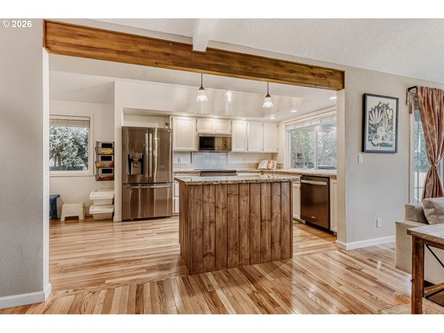 1175 Sw CHASTAIN Dr, Gresham, OR 97080