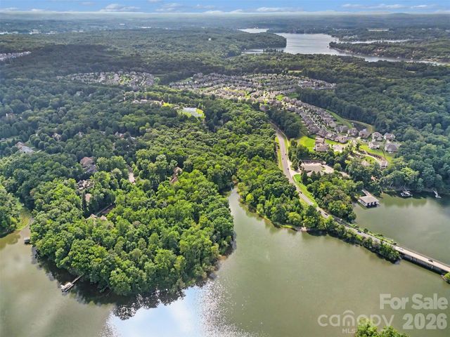 12722 Rusty Blackbird Way, Charlotte, NC 28278