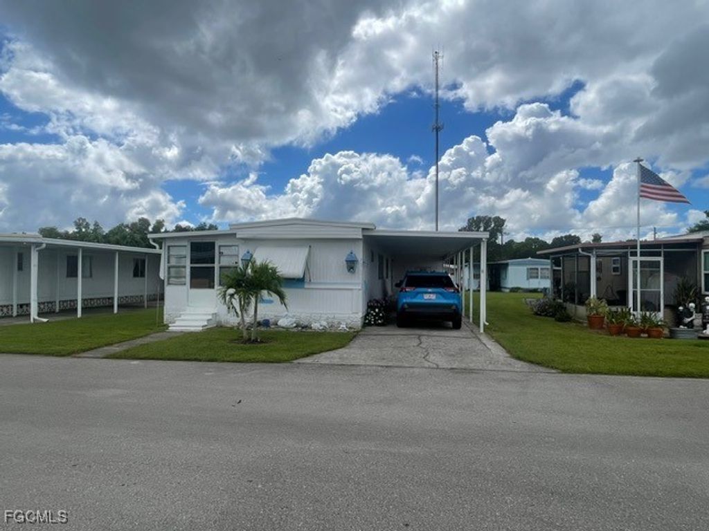75 Hacienda BLVD, Fort Myers, FL 33905