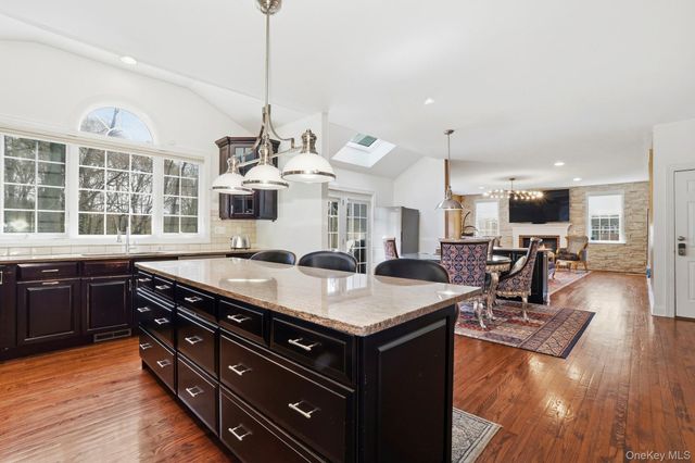 13 Chestnut Street, Hopewell Junction, NY 12533