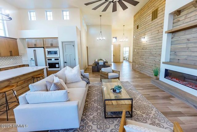 6733 Malibu Avenue, Las Cruces, NM 88012