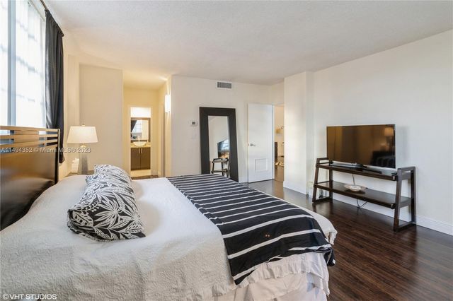 4001 S Ocean Dr 10B, Hollywood, FL 33019