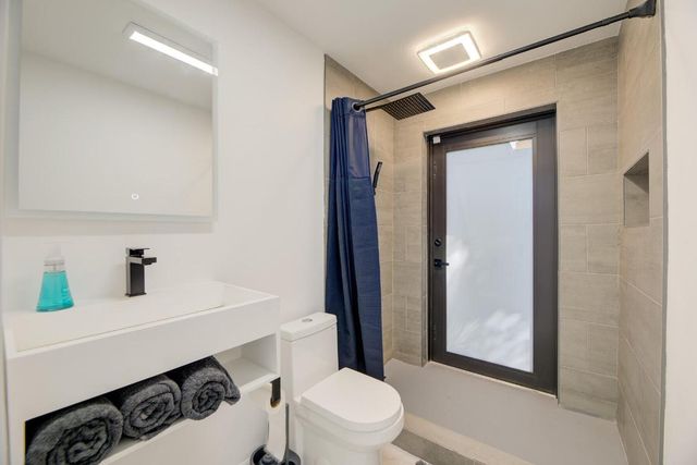 3000 NE 21st Terrace NE, Fort Lauderdale, FL 33306