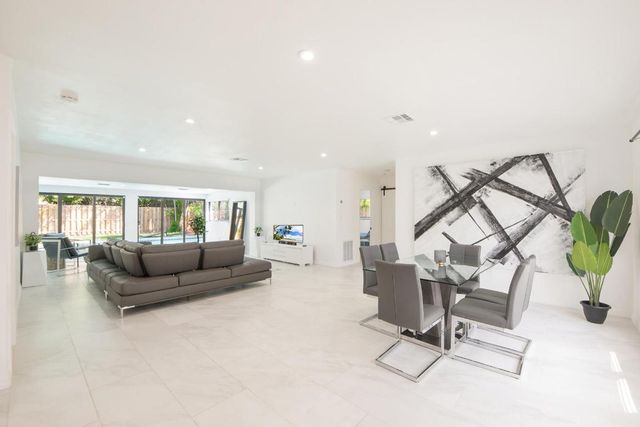 3000 NE 21st Terrace NE, Fort Lauderdale, FL 33306