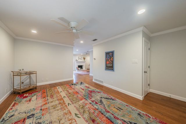 913 Roaring Springs Road, Fort Worth, TX 76114