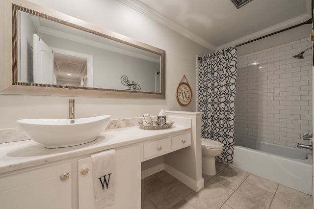 913 Roaring Springs Road, Fort Worth, TX 76114