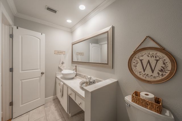 913 Roaring Springs Road, Fort Worth, TX 76114