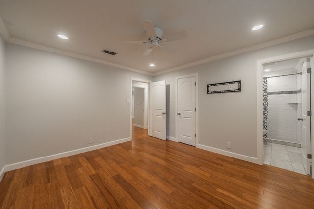 913 Roaring Springs Road, Fort Worth, TX 76114