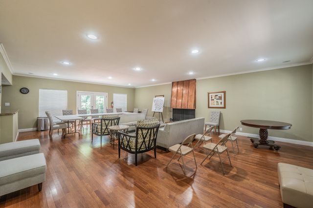 913 Roaring Springs Road, Fort Worth, TX 76114