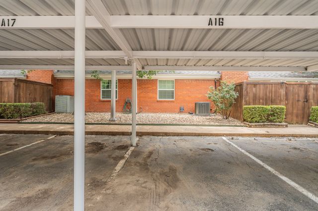 913 Roaring Springs Road, Fort Worth, TX 76114