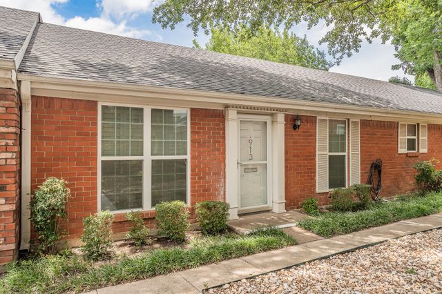 913 Roaring Springs Road, Fort Worth, TX 76114