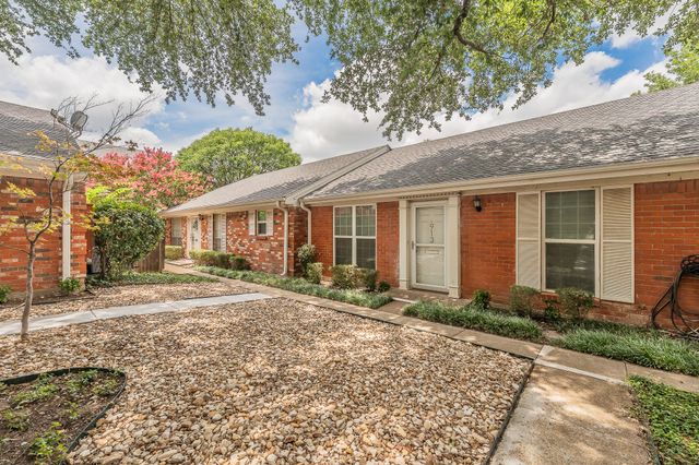 913 Roaring Springs Road, Fort Worth, TX 76114