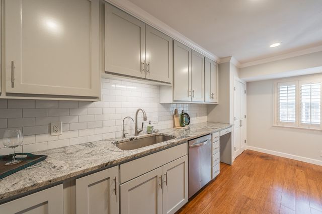 913 Roaring Springs Road, Fort Worth, TX 76114