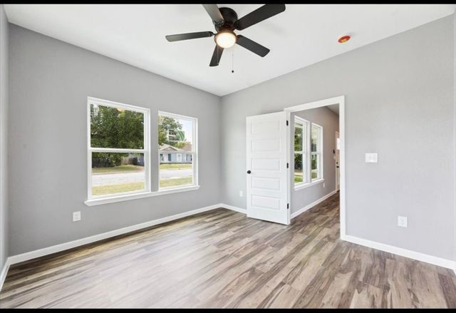 1615 E Hattie Street, Fort Worth, TX 76104