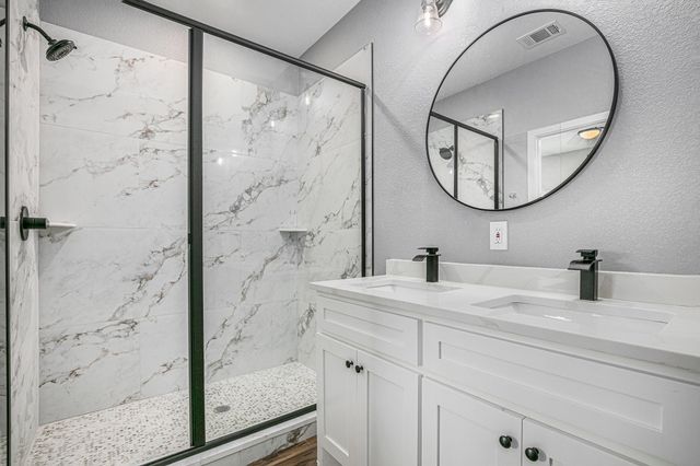 1615 E Hattie Street, Fort Worth, TX 76104