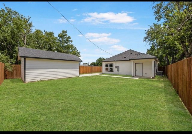 1615 E Hattie Street, Fort Worth, TX 76104