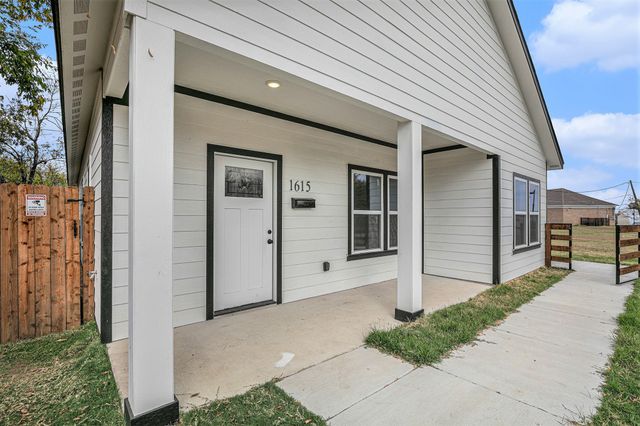1615 E Hattie Street, Fort Worth, TX 76104