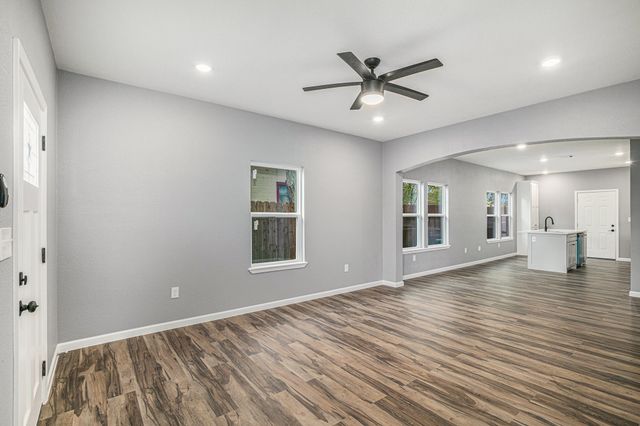 1615 E Hattie Street, Fort Worth, TX 76104