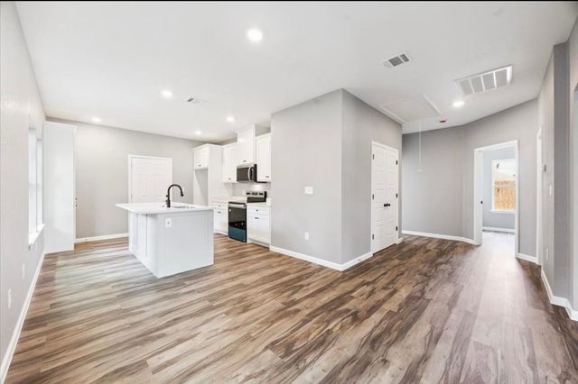 1615 E Hattie Street, Fort Worth, TX 76104