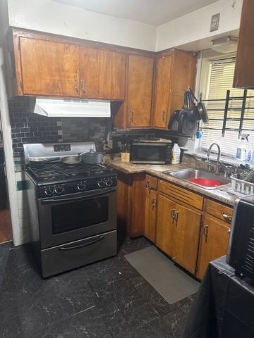 10436 S Calumet Avenue, Chicago, IL 60628