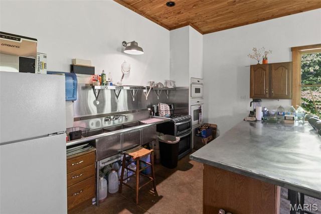 13 Algonquin Drive, Millstadt, IL 62260