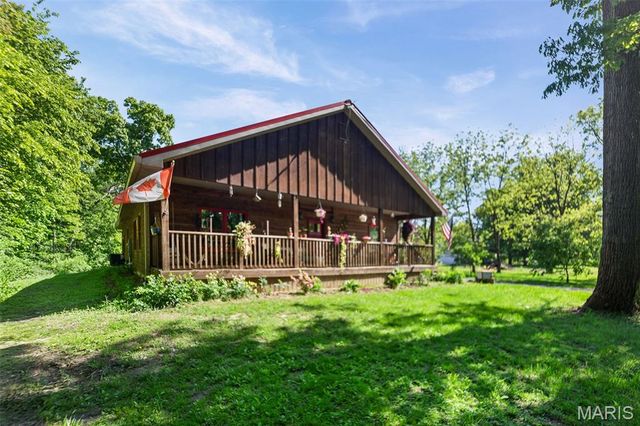 13 Algonquin Drive, Millstadt, IL 62260