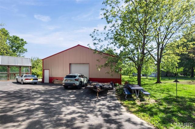 13 Algonquin Drive, Millstadt, IL 62260