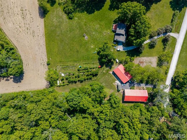 13 Algonquin Drive, Millstadt, IL 62260