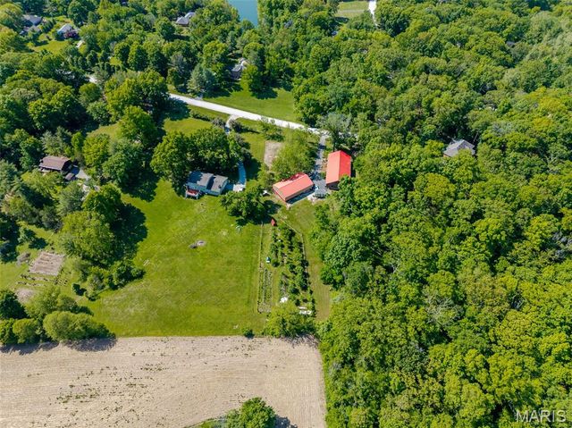 13 Algonquin Drive, Millstadt, IL 62260