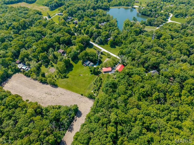 13 Algonquin Drive, Millstadt, IL 62260