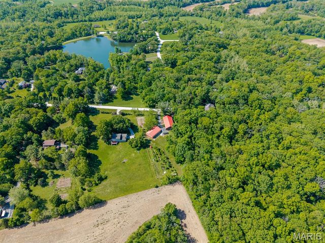 13 Algonquin Drive, Millstadt, IL 62260