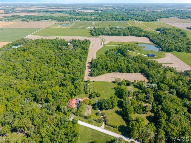 13 Algonquin Drive, Millstadt, IL 62260