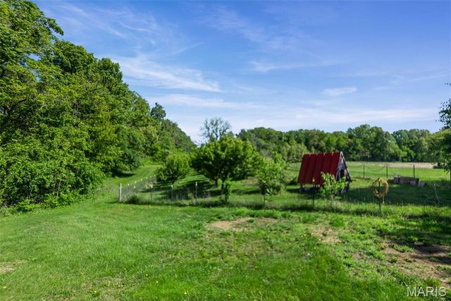 13 Algonquin Drive, Millstadt, IL 62260