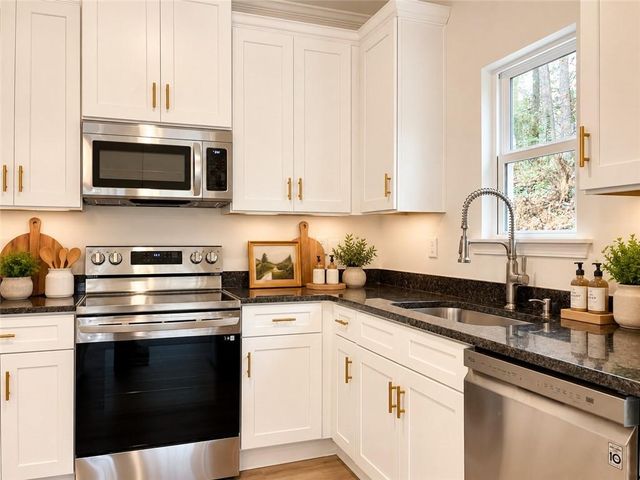 5245 Virginia Avenue, Cumming, GA 30041