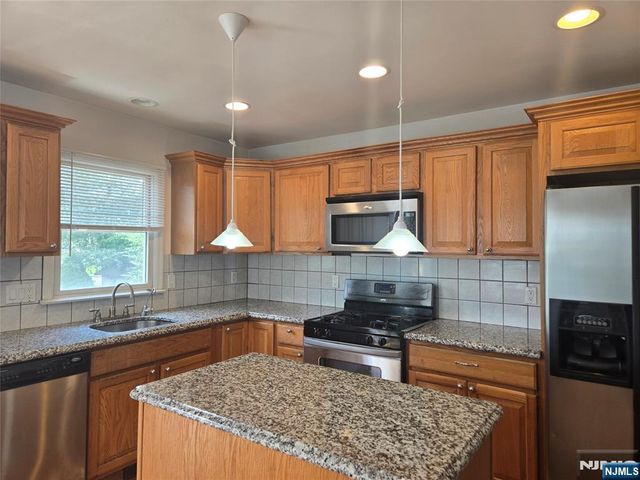 28 Columbus Drive 26, Tenafly, NJ 07670
