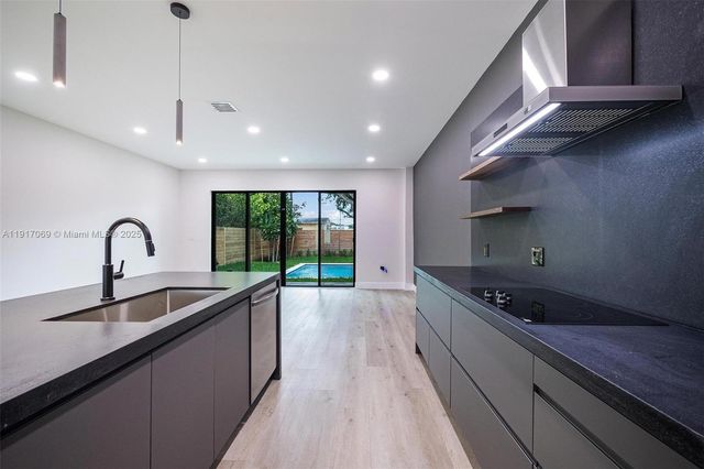 535 NW 52nd St, Miami, FL 33127