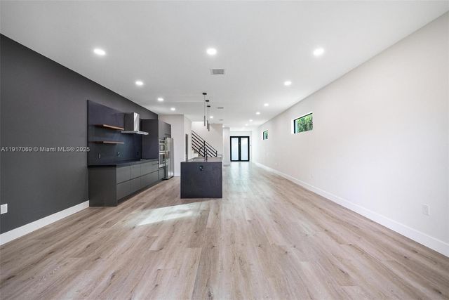 535 NW 52nd St, Miami, FL 33127