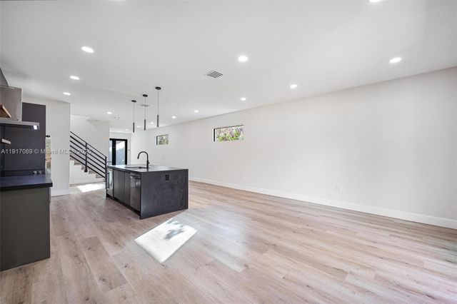 535 NW 52nd St, Miami, FL 33127