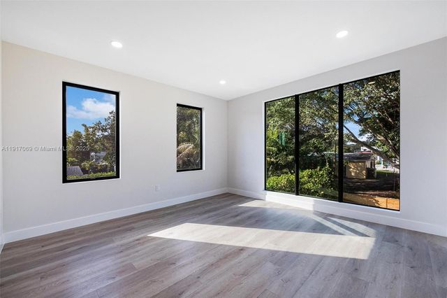 535 NW 52nd St, Miami, FL 33127