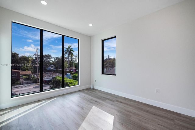 535 NW 52nd St, Miami, FL 33127