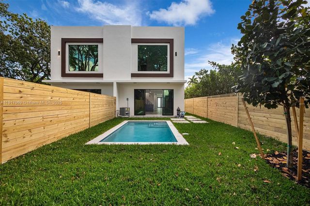 535 NW 52nd St, Miami, FL 33127